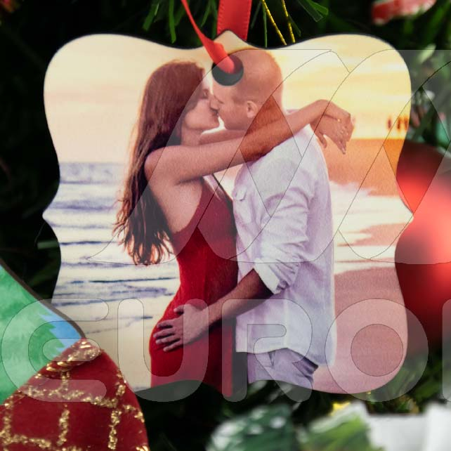 Personaliseer met full-color foto's voor een unieke kerstboom.