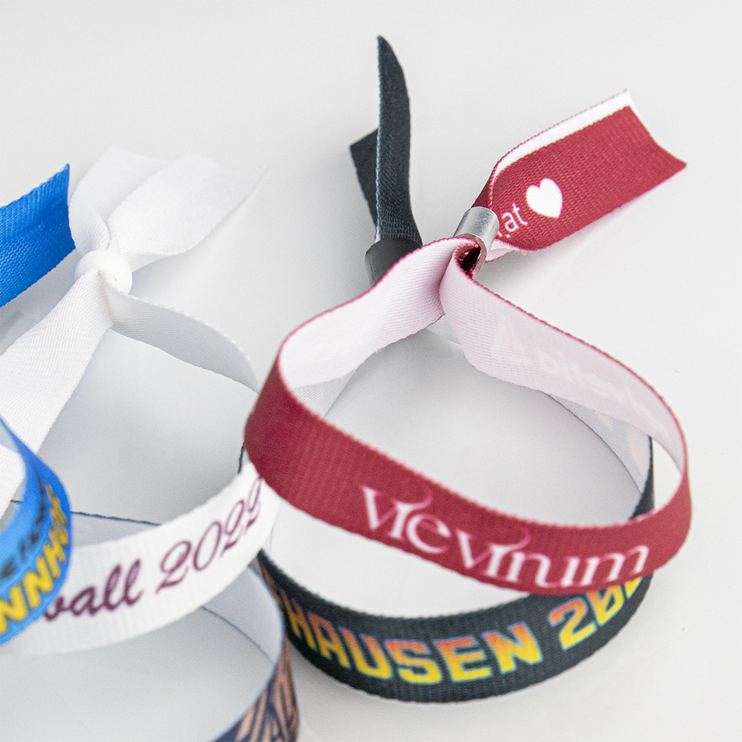 Kies uit metalen of plastic sluitingen voor elk evenement.