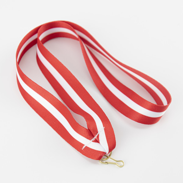 Uitgerust met stevige goudkleurige ring voor eenvoudige bevestiging.