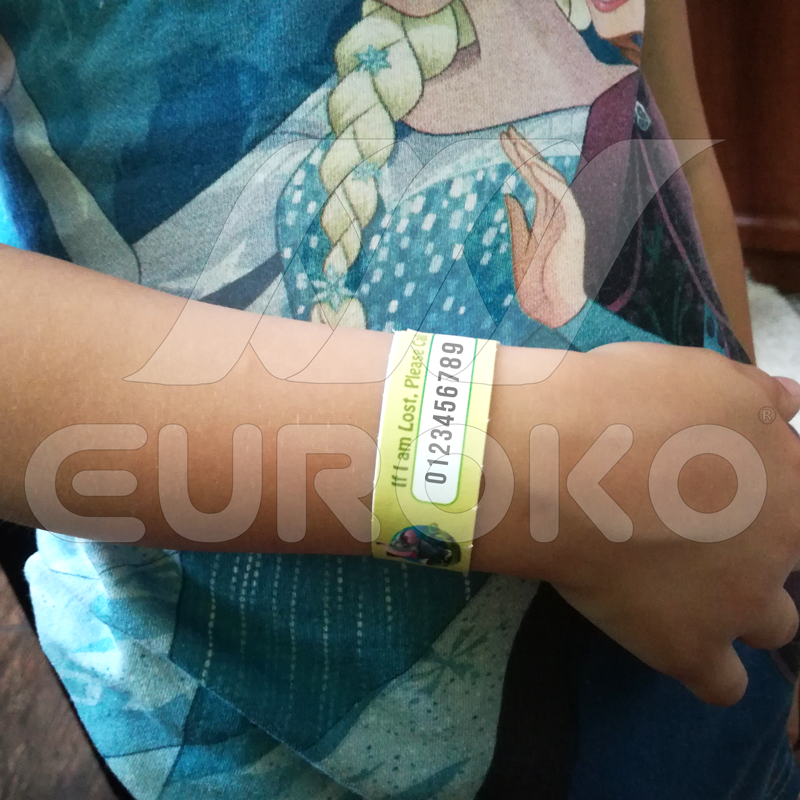 Houd uw kind veilig met duidelijk zichtbare contactinformatie.