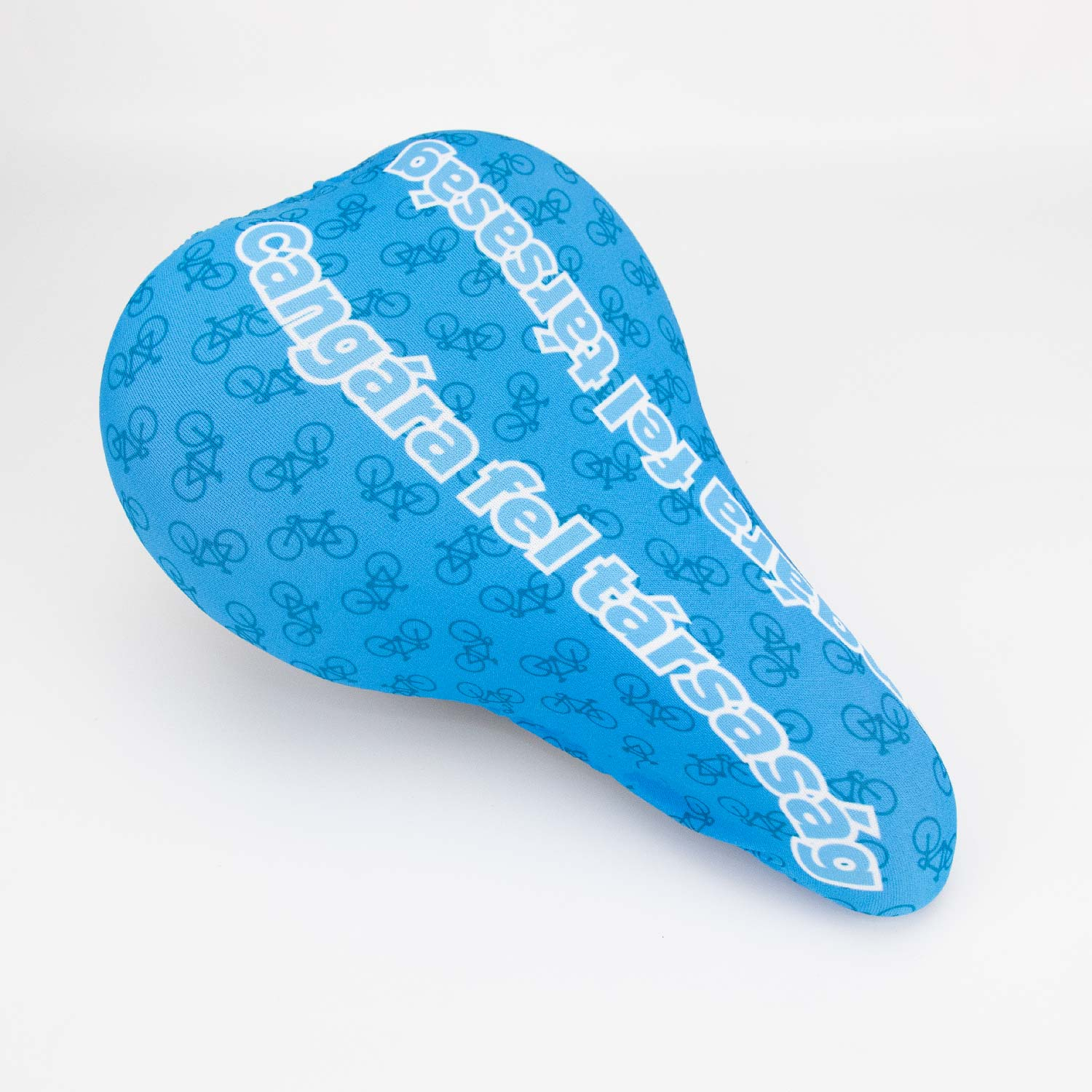 Elastische rand zorgt voor strakke pasvorm op elk standaard zadel.