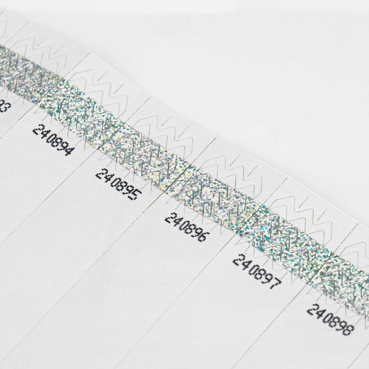 Holografische beveiliging met sequentiële nummering voor fraudepreventie.