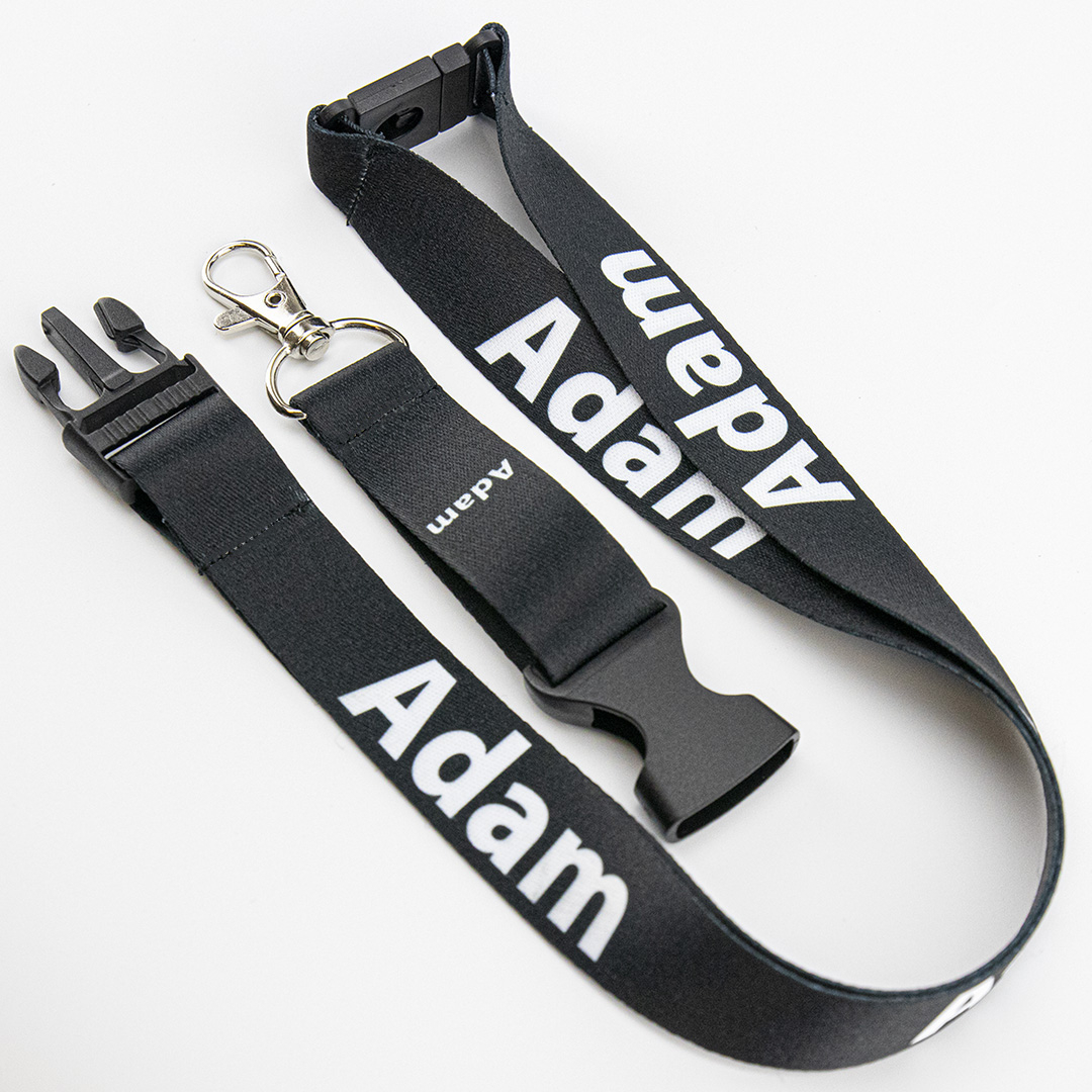 Uitgerust met veiligheidsclip en drievoudige haak voor maximale veiligheid.