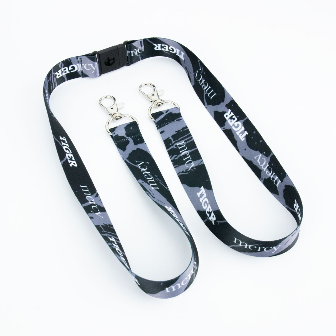 Twee stevige karabijnhaken voor al uw badges, sleutels en accessoires.