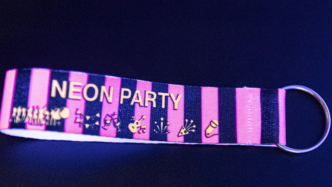 Levendige neon kleuren die uw merk laten opvallen op elk evenement.