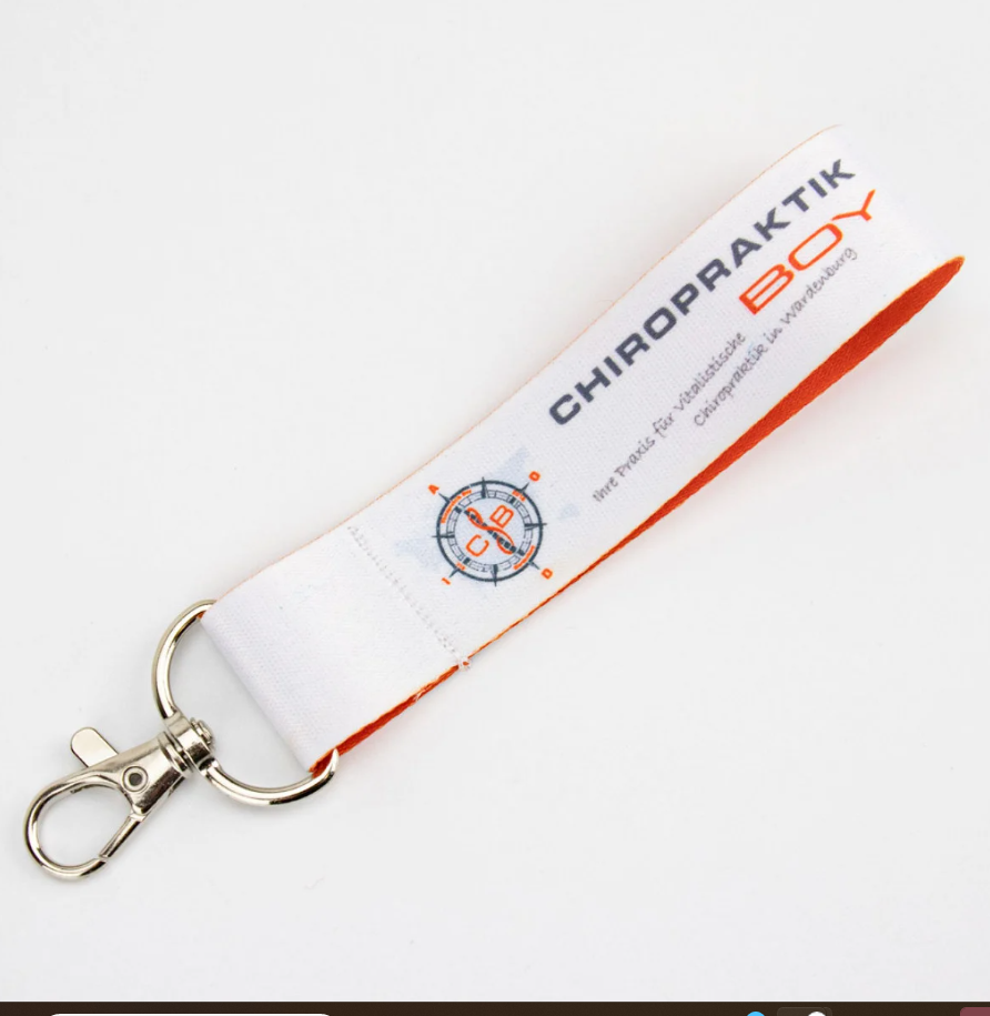 Stevige karabijnhaak en sleutelring voor veilige dagelijkse bevestiging.