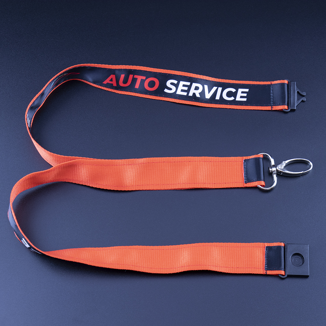 Dubbellaagse constructie: ribbed polyester basis met satijnen toplaag.