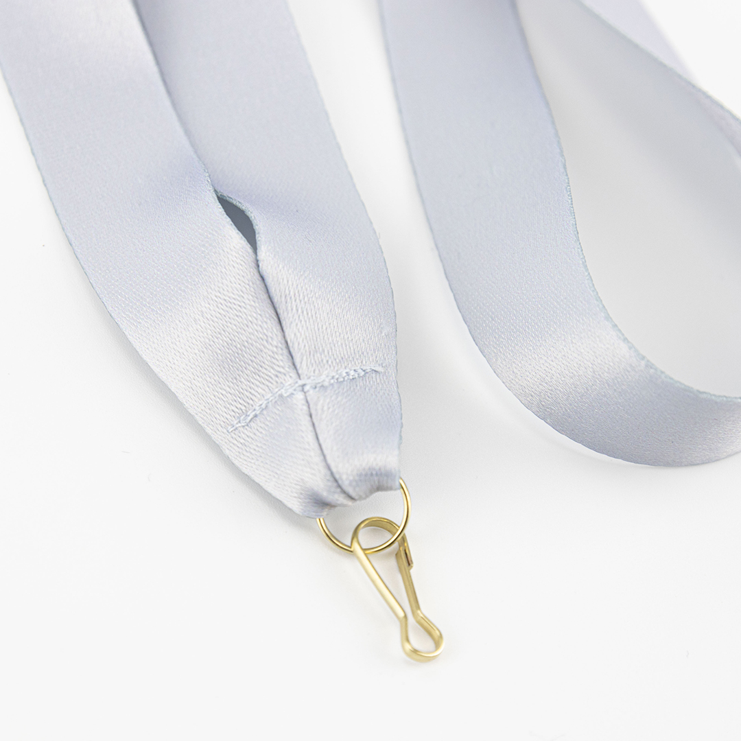 Hoogwaardige haak en ring voor veilige bevestiging.