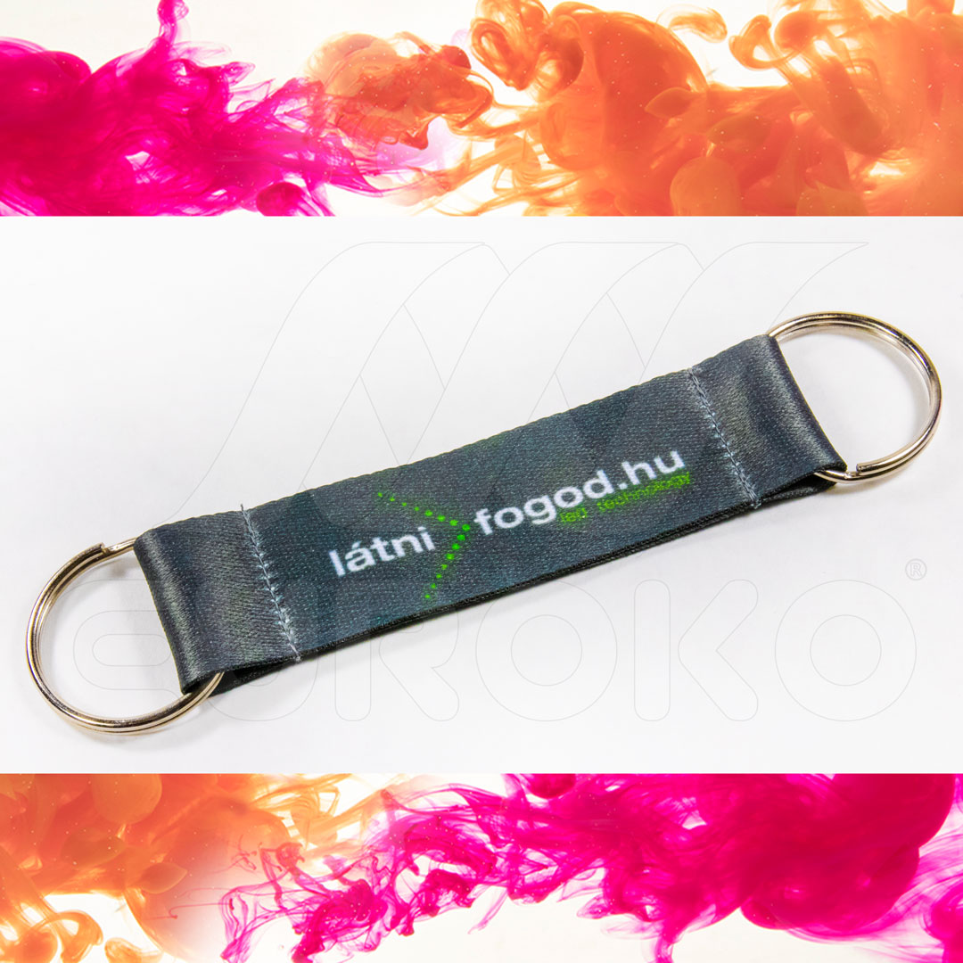 Hoogwaardig satijn met scherpe bedrukking en duurzame afwerking.