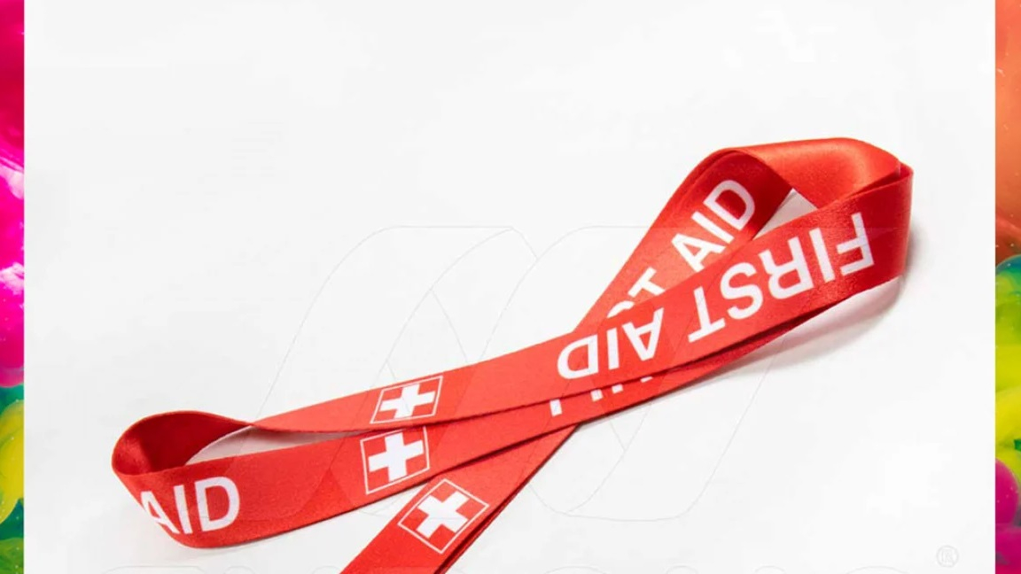 Duidelijk herkenbaar met 'FIRST AID' opdruk en medisch kruis symbool.