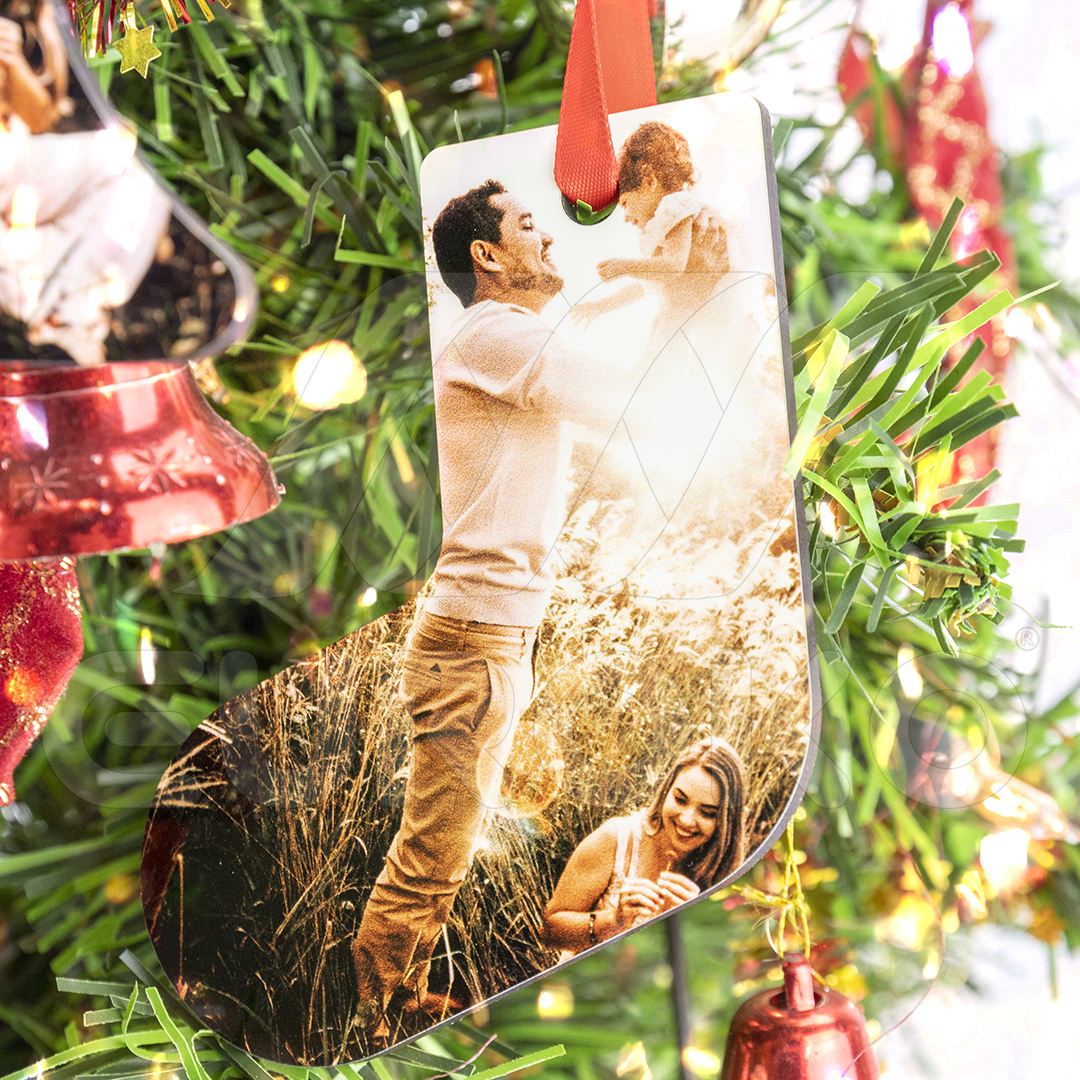 Direct ophangklaar met stevig bevestigde rode linten.