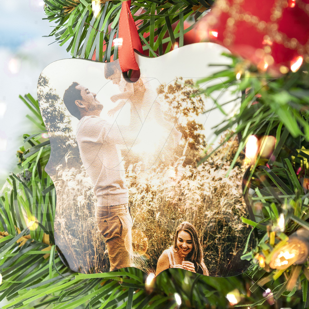 Personaliseer met je eigen foto's voor een uniek kerstornament.