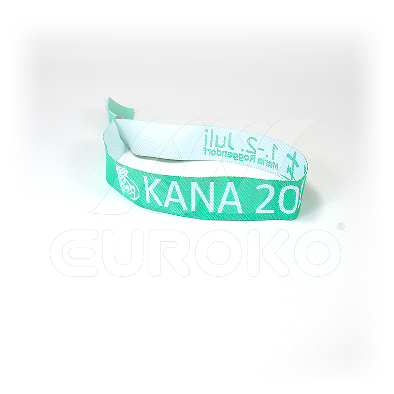 Hoogwaardig geweven polyester voor duurzame festivalbandjes.